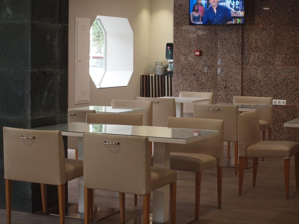 Embajador Hotel 2*