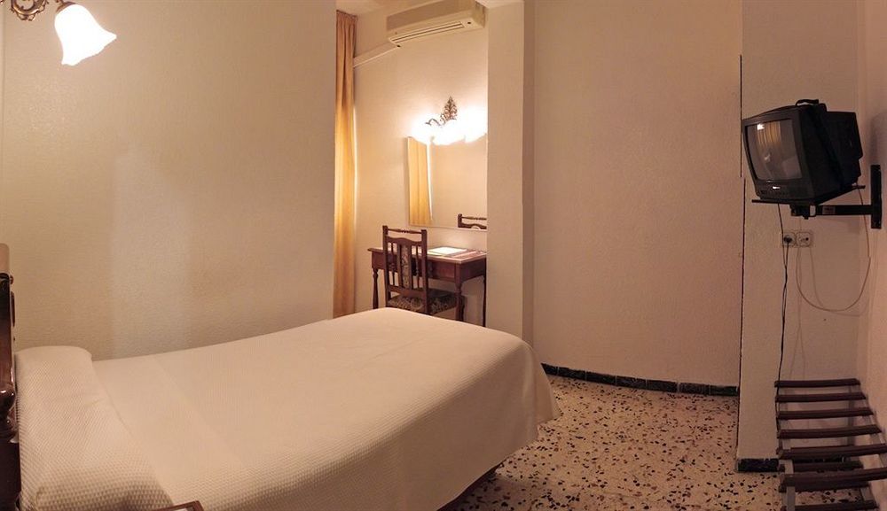 Hotel Embajador 2*